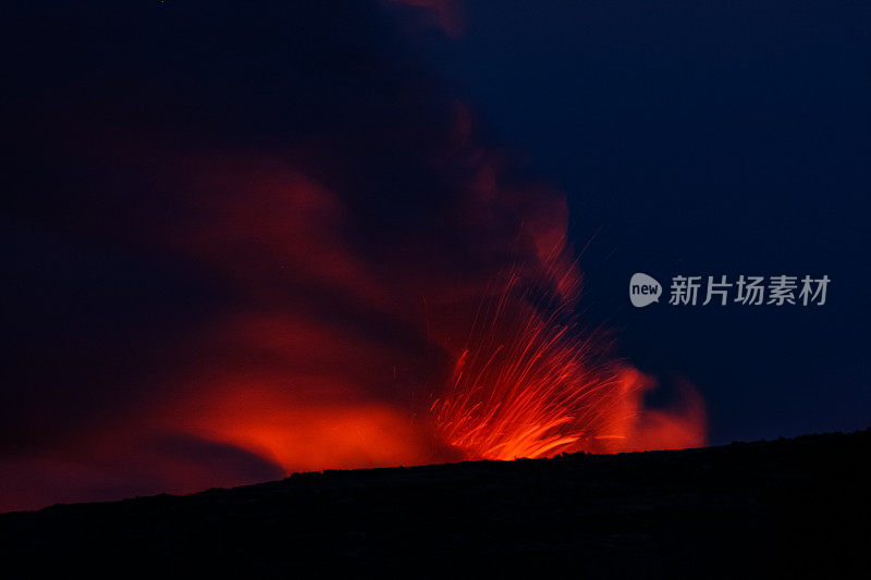 熔岩在夏威夷大岛喷发