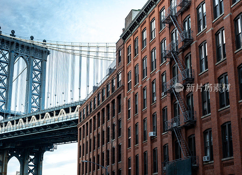 纽约曼哈顿大桥著名的小飞象景观