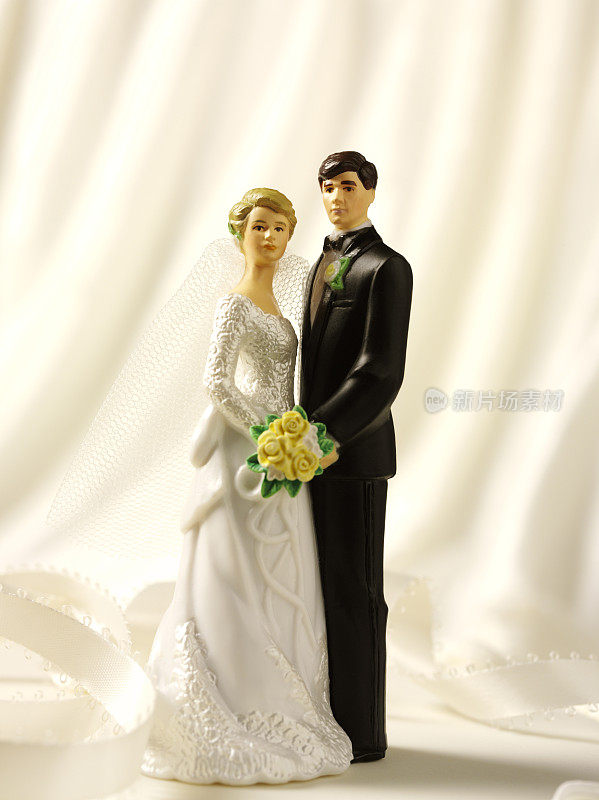 新娘和新郎小雕像