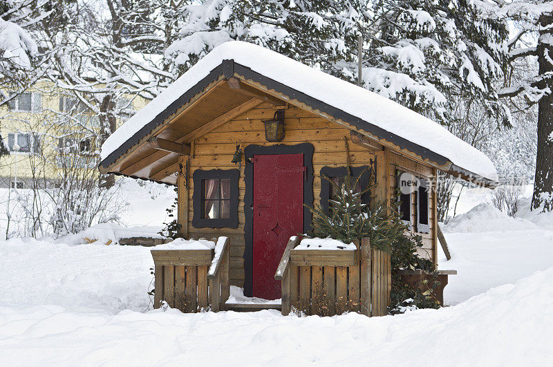 冬天的小房子