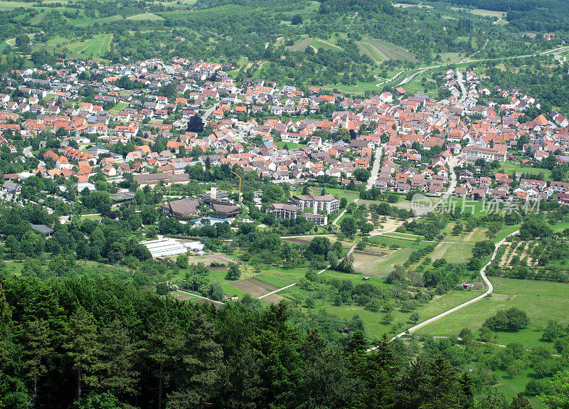 从Hohenneuffen建筑到Beuren的观点