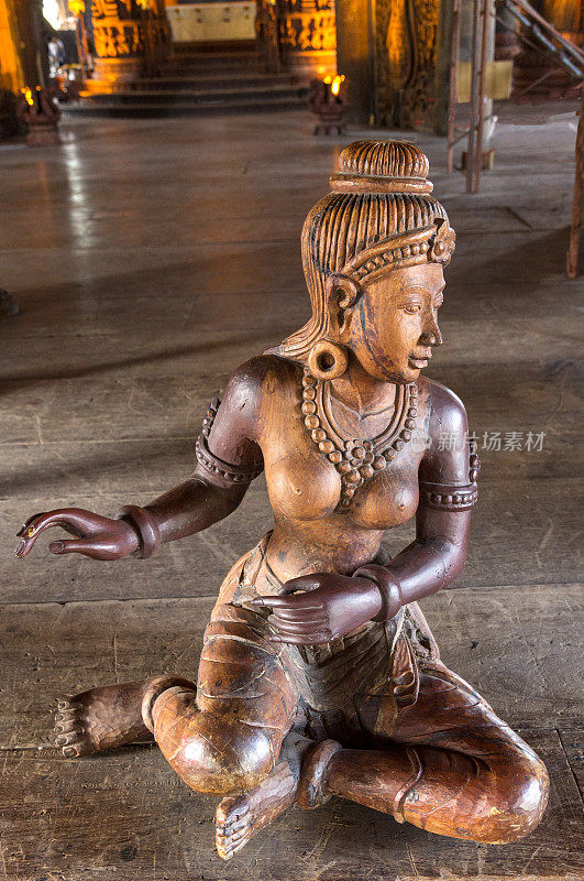 在和平圣殿的女神，木制的庙宇，泰国