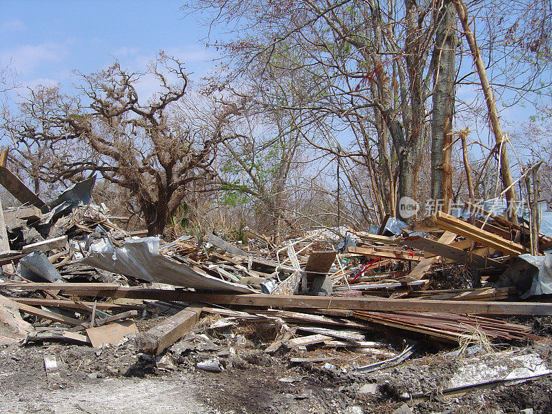 卡特里娜飓风袭击了密西西比湾景镇