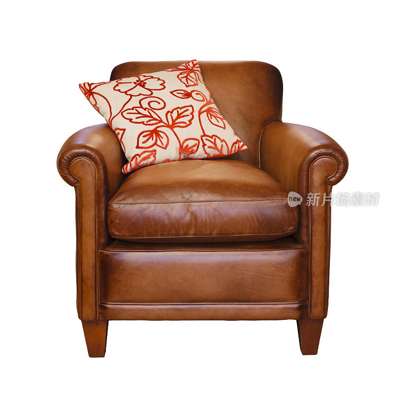 白色背景的棕色皮椅，枕头