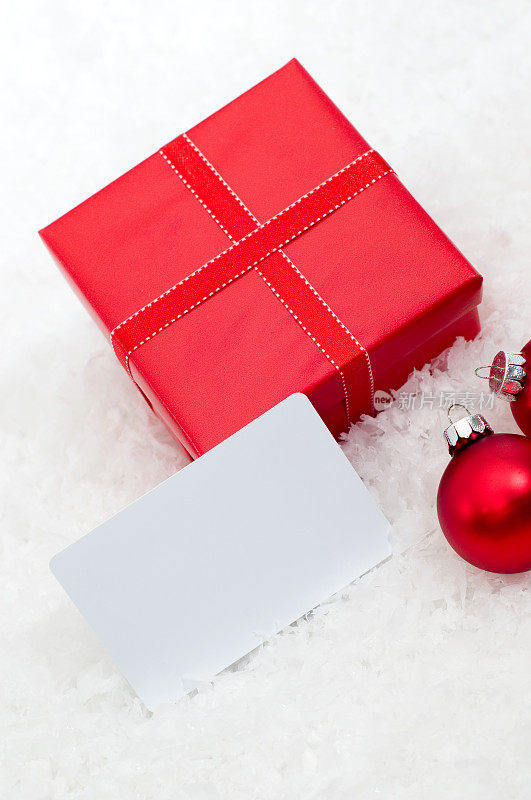 圣诞礼物与空白礼品卡