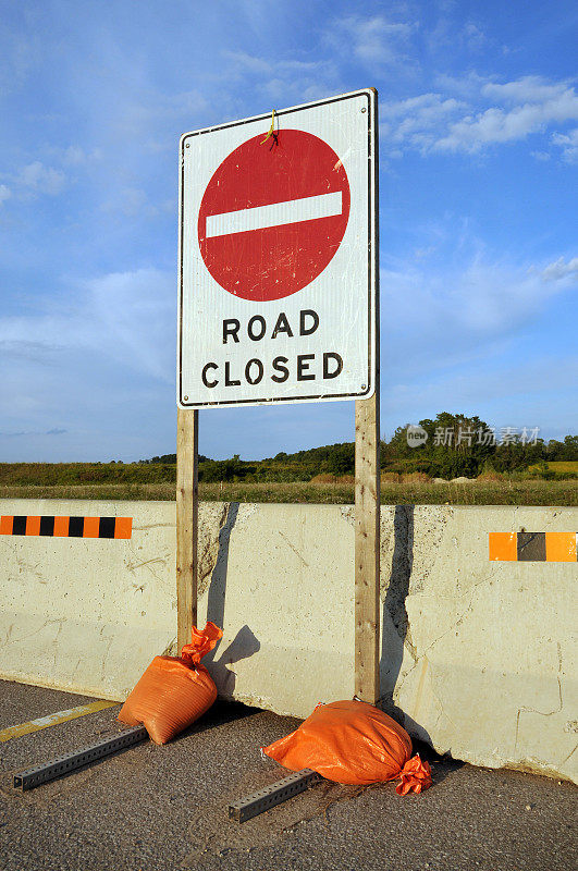 道路封闭标志满边框