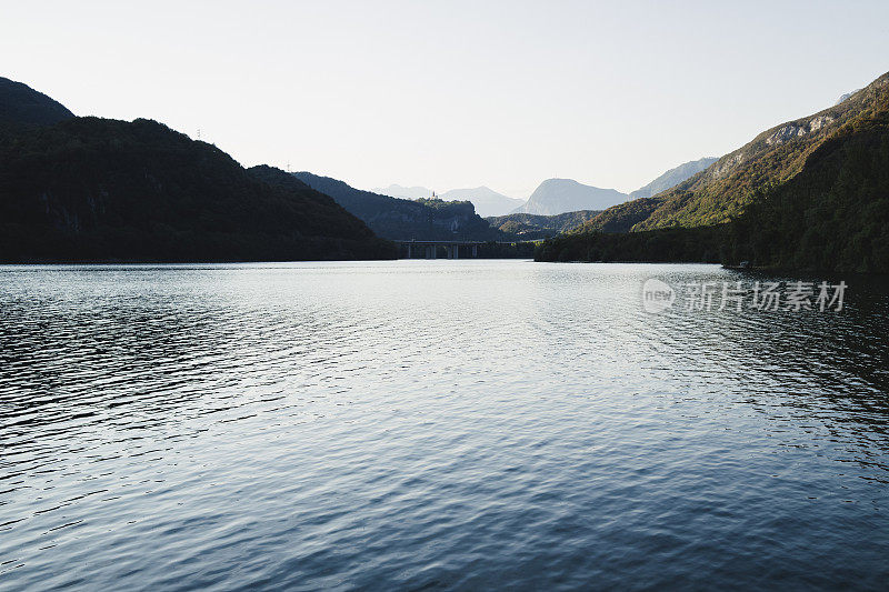 湖山