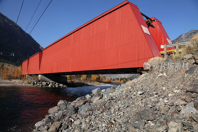 历史上著名的红桥，位于加拿大，公元前。