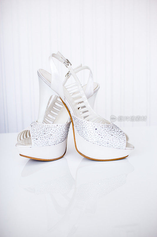 白色的婚礼鞋