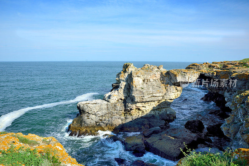 多岩石的海岸