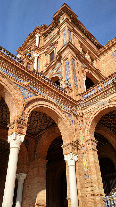 西班牙塞维利亚摩尔建筑广场España的拱门塔