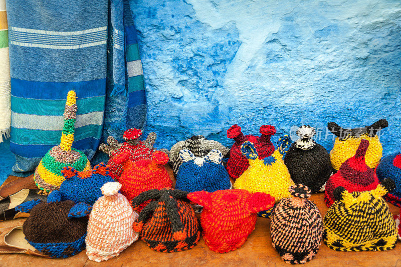 传统的摩洛哥帽子，摩洛哥谢夫chaouen街头市场