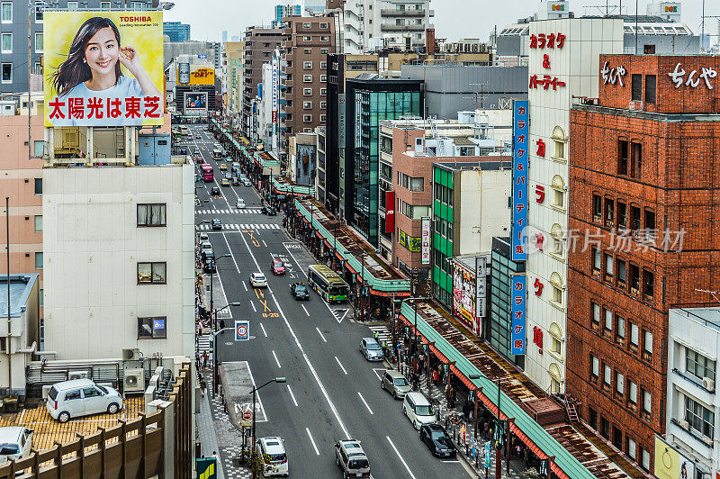 日本人拥挤的东京街道