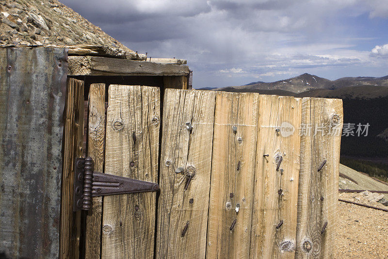 古老的门在阿根廷通行证矿山科罗拉多州