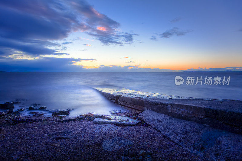 HDR海面上的日落