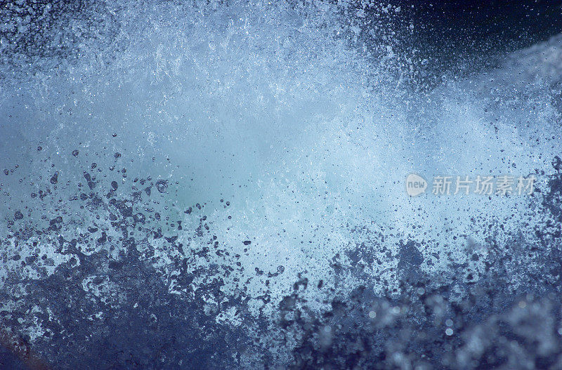 泼水