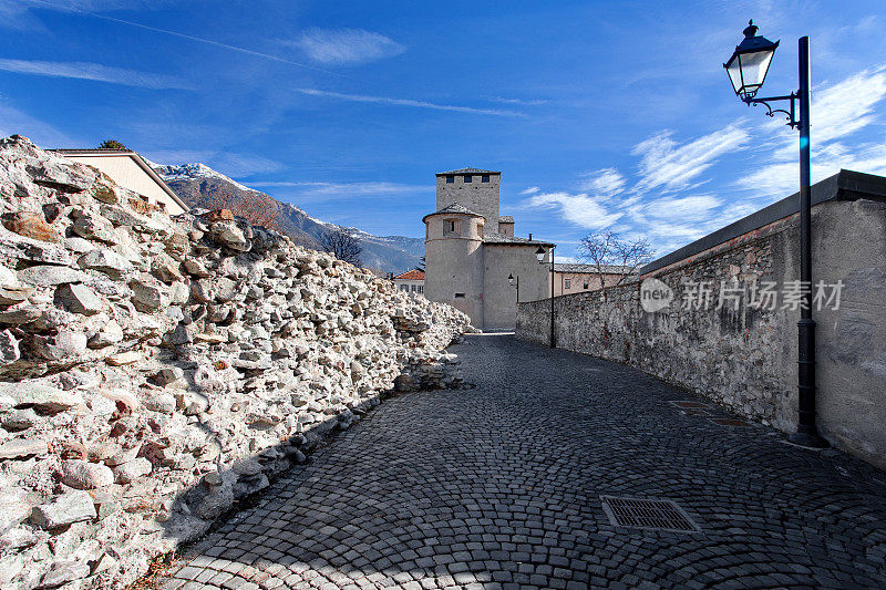 意大利奥斯塔城奥斯塔要塞的城墙和塔楼