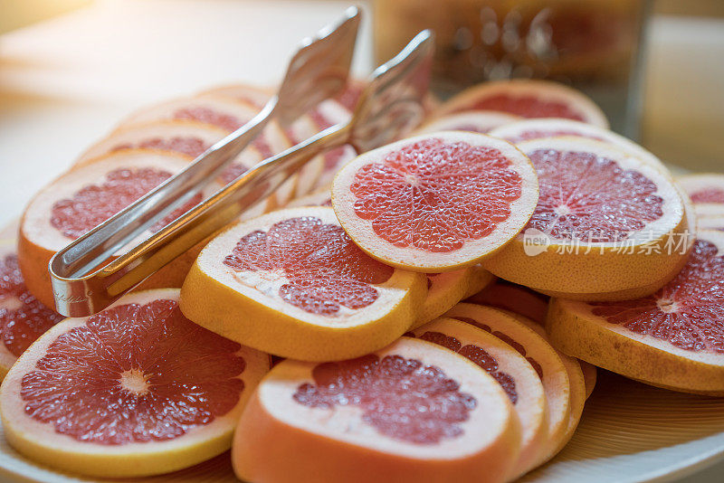 新鲜葡萄柚切片