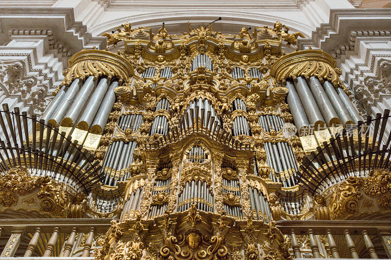 西班牙格拉纳达大教堂的风琴