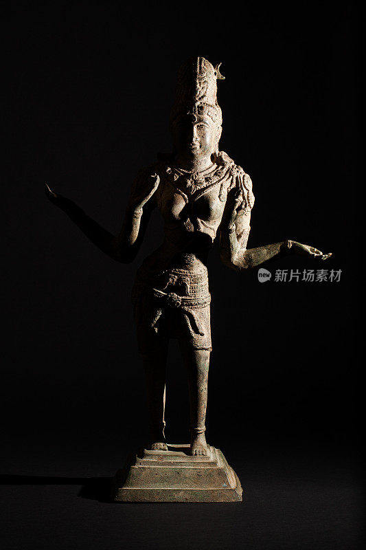 印度教的财富、繁荣和财富女神。传统的仿古铜像。