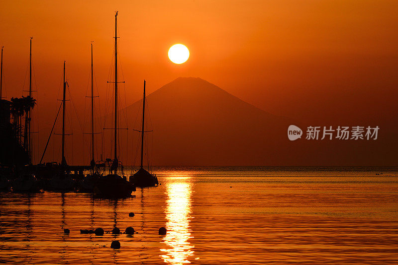 富士山和日落后的日落