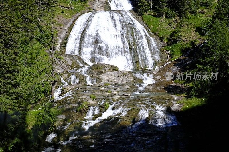 阿尔卑斯山-皮埃蒙特-意大利-瀑布