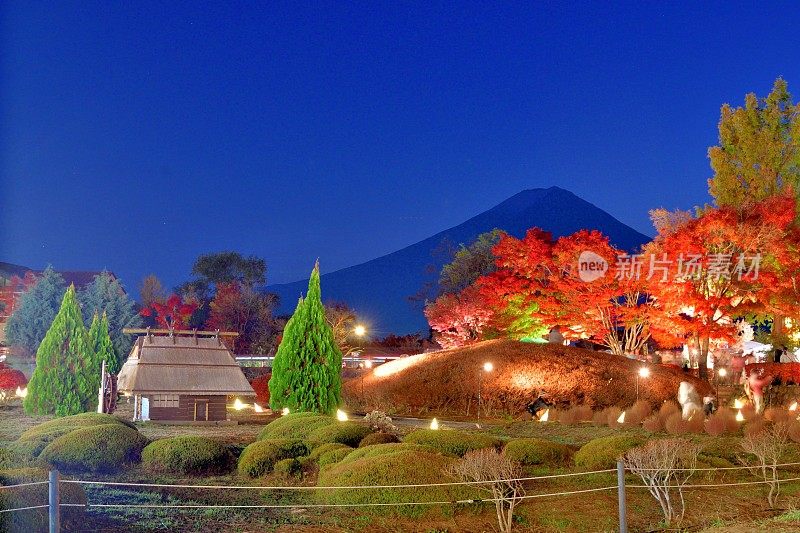 照亮富士五湖地区富士川口子秋叶色