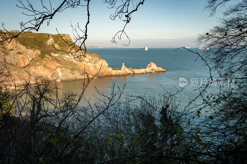 位于德文郡托贝海岸的落基海岬