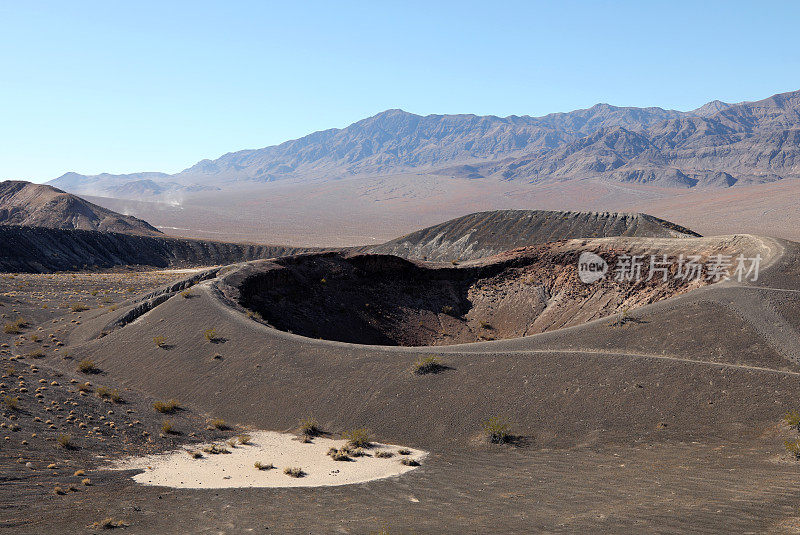 死亡谷的乌比比火山口