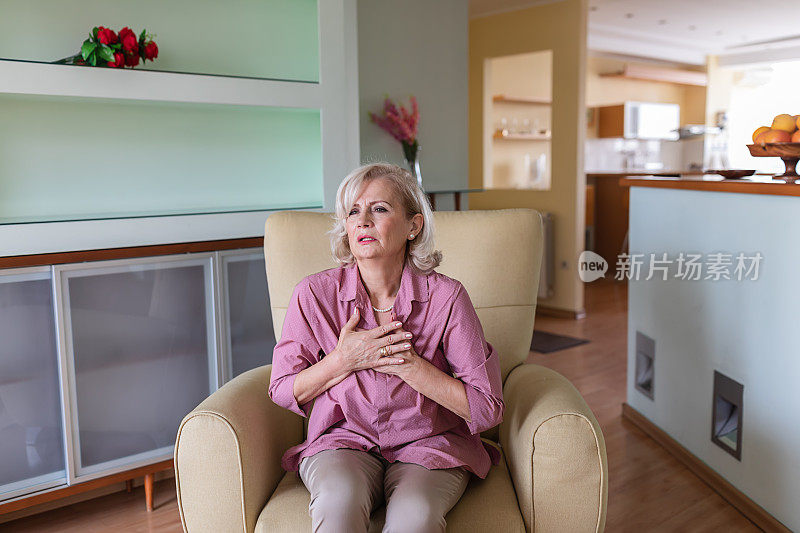 一位患有慢性心血管疾病和疼痛的老年妇女的肖像。