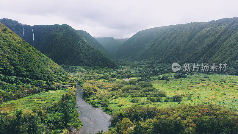 夏威夷大岛的Waipio湾和山谷的航拍