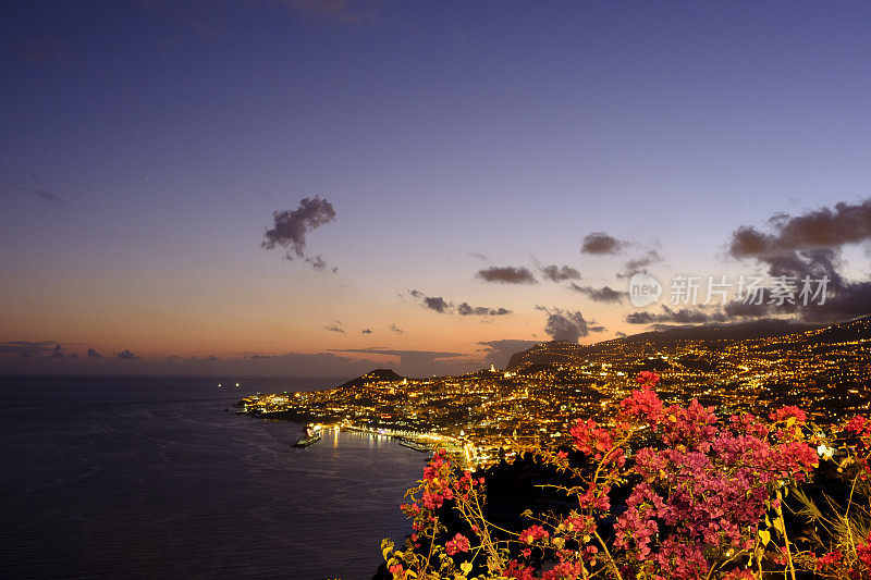 夏夜，葡萄牙马德拉岛首府丰沙尔的夜景