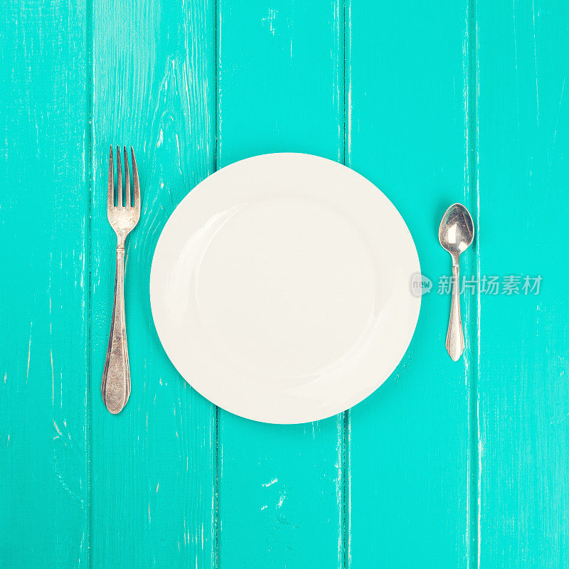 叉子，勺子和空盘子