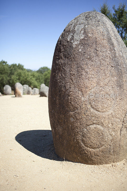 葡萄牙埃沃拉附近的巨石遗址。