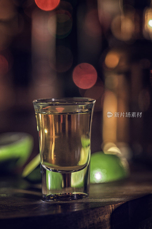 龙舌兰酒加盐和酸橙