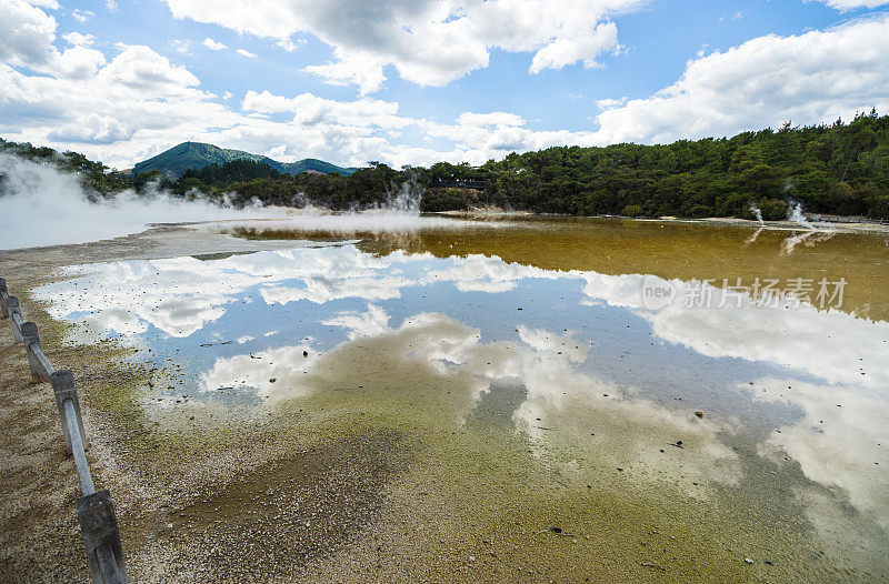 新西兰怀奥塔普地热香槟池