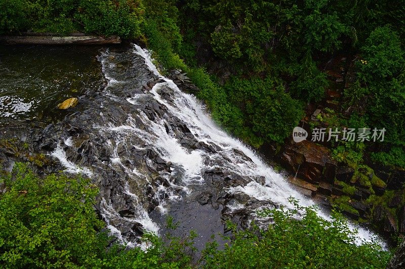 雷尼尔山的天堂河