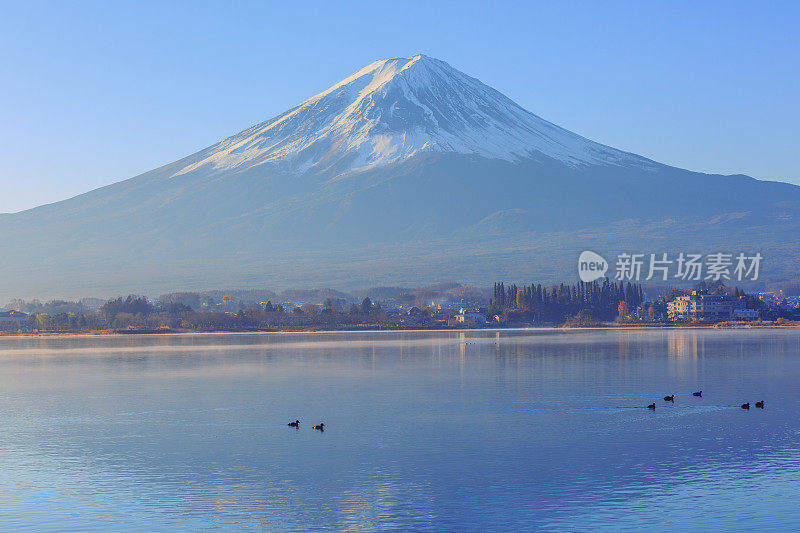 早上的富士山，日本