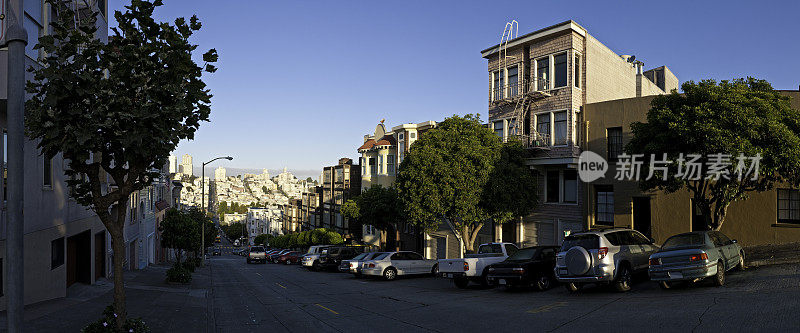 旧金山清晨的街景，加州房屋汽车全景