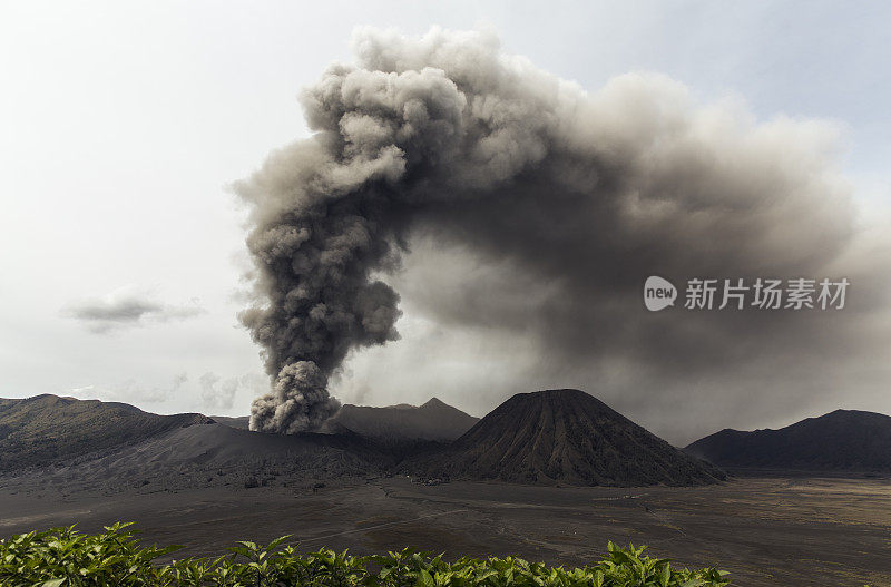 火山喷发，印度尼西亚溴
