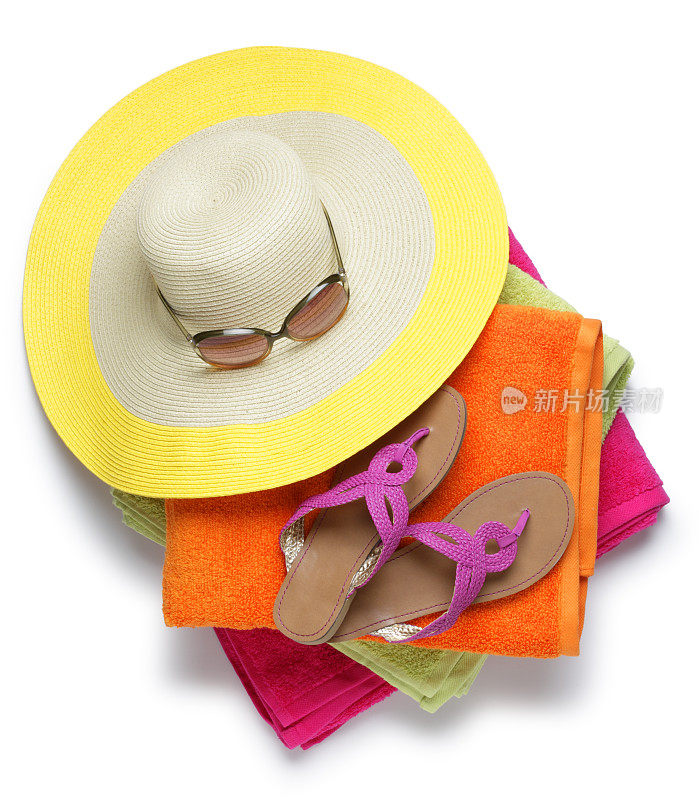 太阳帽和沙滩毛巾