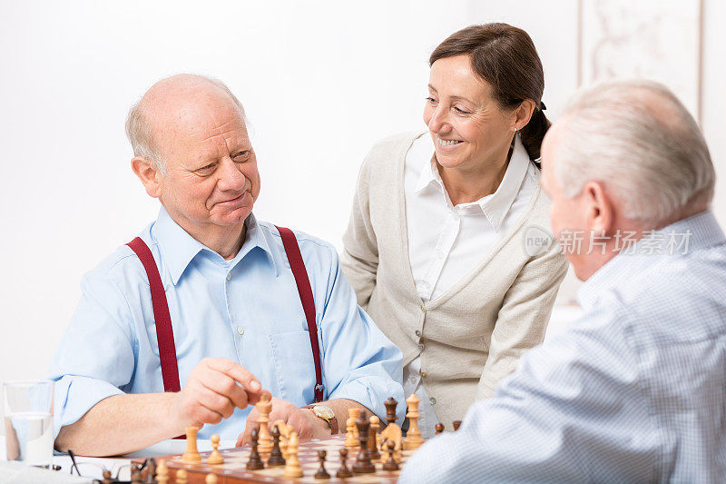 老年人下棋