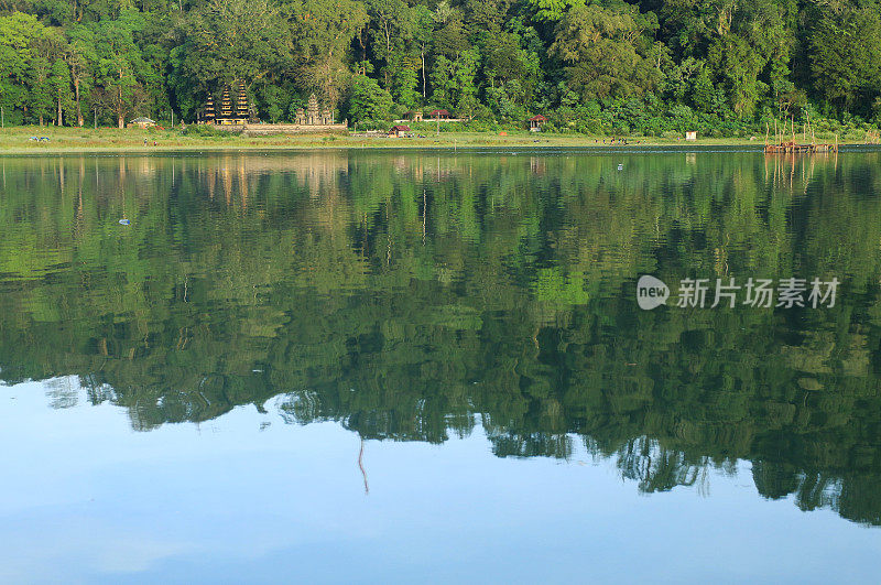 巴厘岛坦布兰湖