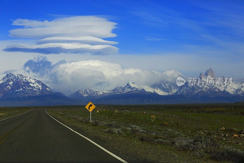 高速公路标志查尔登，菲茨罗伊，阿根廷巴塔哥尼亚，冰川区