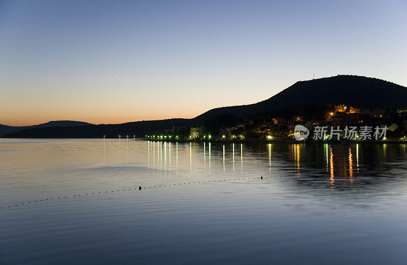 海边田园诗般的夜景