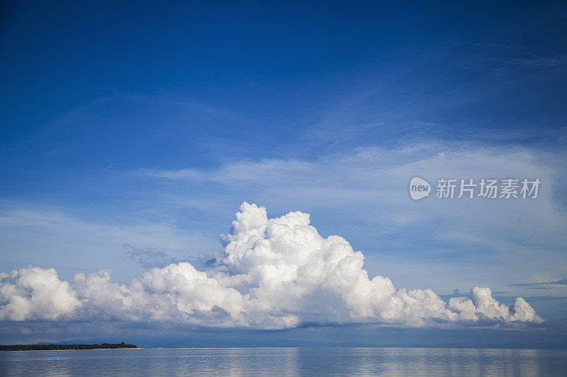 天空中蓬松的积云