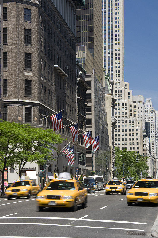纽约曼哈顿第五大道黄色出租车的移动