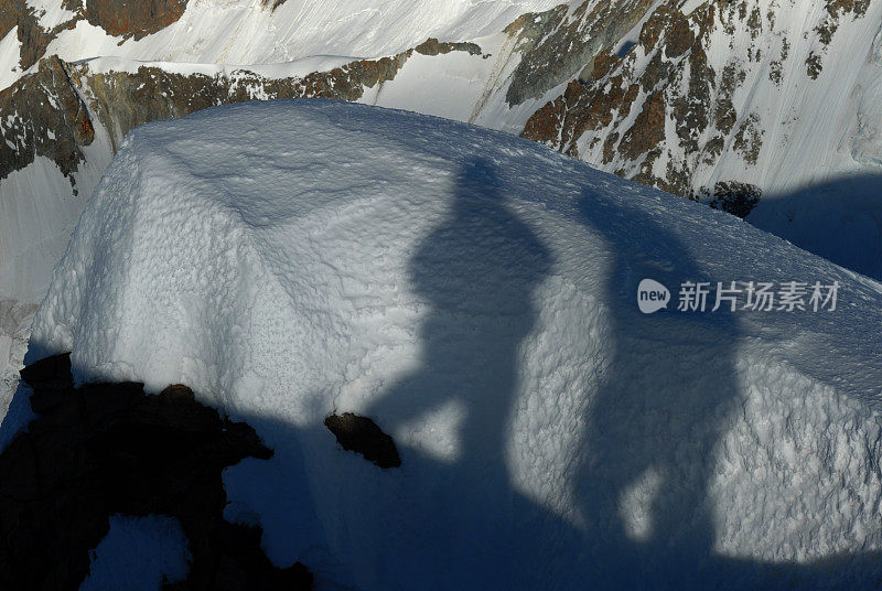 攀登勃朗峰。