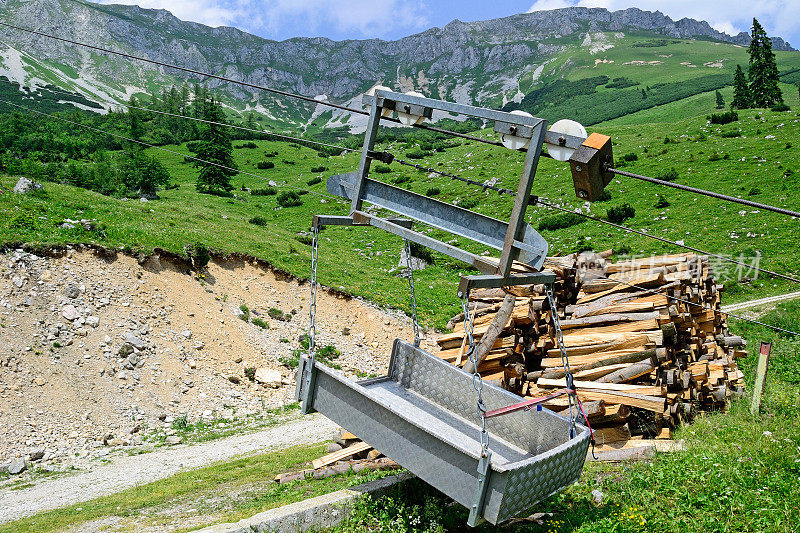奥地利韦奇山区的木材运输电梯