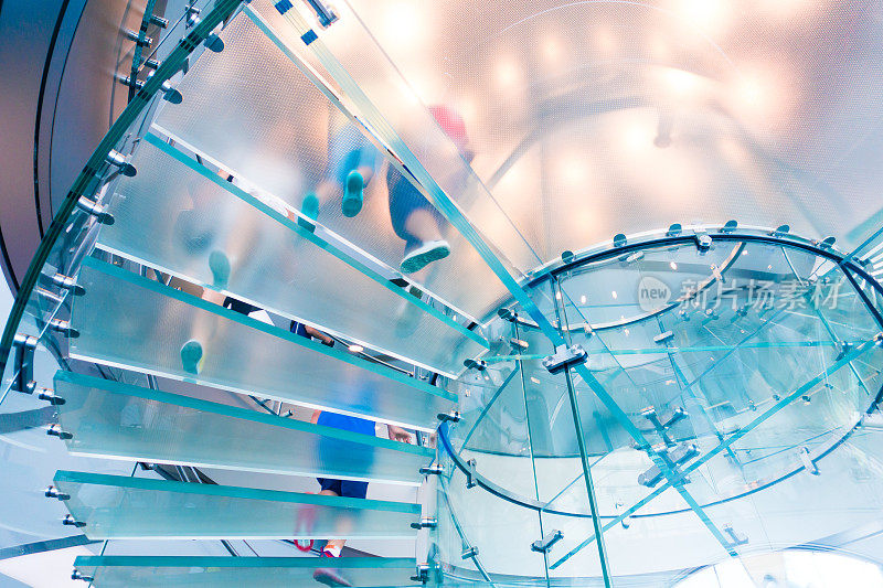 现代玻璃楼梯